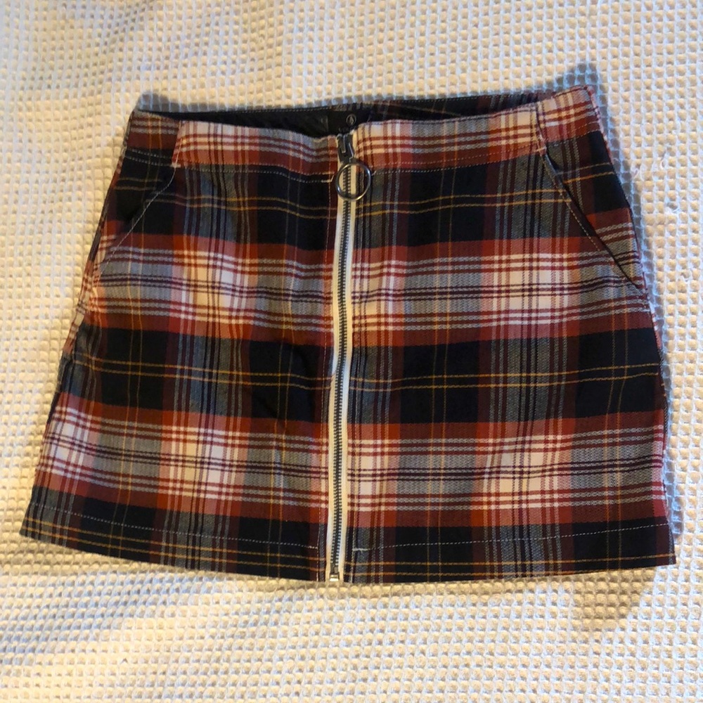 Adorable plaid miniskirt with zip up front size XS